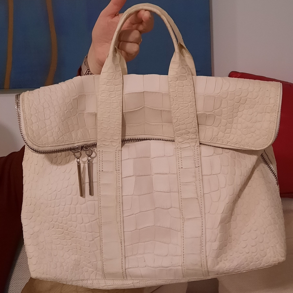 This Bag is old out and not available anymore!!